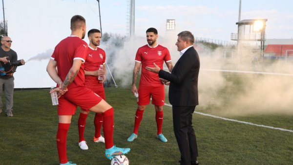 „ОРЛОВИ“ ЈЕДНОГЛАСНИ ПРЕД КАТАР: Једно срце, иста жеља, за победу, за земљу коју волимо! (ФОТО/ВИДЕО)