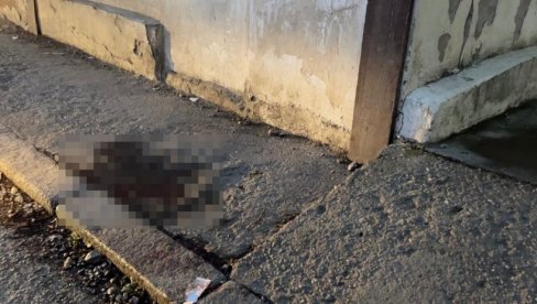 FOTOGRAFIJE SA LICA MESTA: Izboden muškarac u Nišu nakon svađe, policija ga zatekla kako leži na betonu (FOTO)