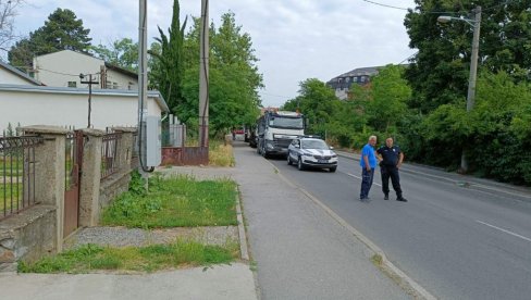 SAOBRAĆAJNA NESREĆA U BEOGRADU: Povređen motociklista na Voždovcu - zatvoren saobraćaj (FOTO)