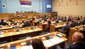 NEMA SLOGE NI OKO RUSA: Skupština Srpske usvojila zaključke da neće uvoditi sankcije Moskvi, deo opozicije napustio salu