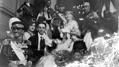 БЛАГО НЕВЕСТИ КОЈОЈ ПОКИСНЕ ВЕНАЦ: Сто година од венчања краља Александра Карађорђевића са румунском принцезом Маријом (ФОТО)