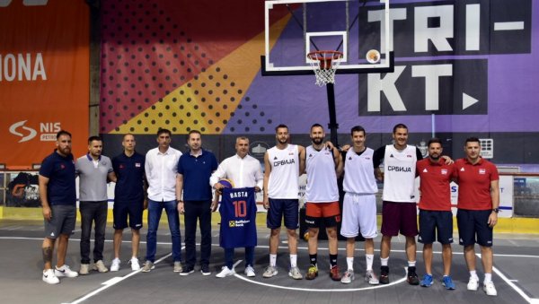 ПРИПРЕМЕ ЗА СП У АНТВЕРПЕНУ: Репрезентативци Србије у баскету „три на три“ тренирају на новом кошаркашком терену