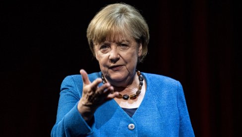 OTVORILA KAPIJE NEMAČKE Angeli Merkel uručena UNESKO nagrada za mir