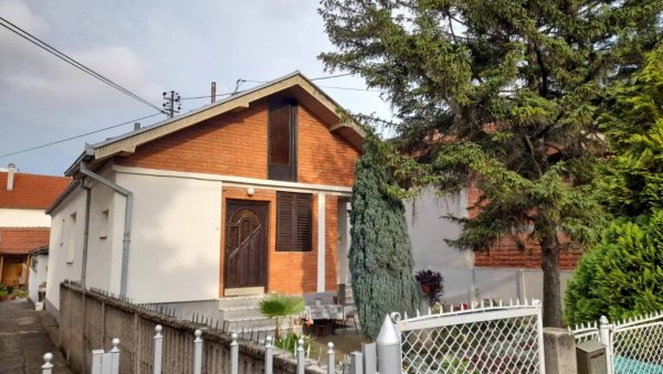 ПРОТИВГРАДНА РАКЕТА ПОГОДИЛА КУЋУ У ЛЕСКОВЦУ: Чуо се јак прасак, пројектил пробио кров куће