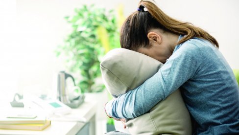 ПРОШЛА ИСПИТИВАЊЕ НА ЉУДИМА: ФДА одобрила прву пилулу за постпорођајну депресију