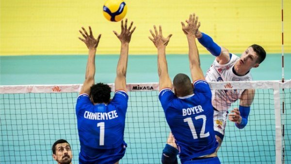 ОВИ ОРЛОВИ НЕ МОГУ СА ТРИКОЛОРИМА: Србији сет против олимпијског првака