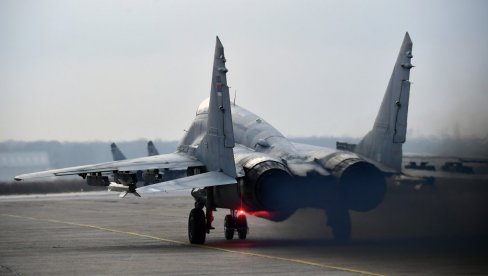 ЧУВАРИ СРПСКОГ НЕБА: Најмлаћи пилоти на обуци за МиГ-29 (ФОТО)