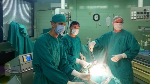 ЛАПАРОСКОПСКИ ОПЕРИШУ БРУХ: У Општој болници у Кикинди уведена нова хируршка метода