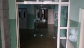 СКЛАЊАЛИ ОПРЕМУ: Поплава зауставила рад Ургентног центра у Лозници