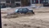 УРАГАН У ТУРСКОЈ, ИМА ПОГИНУЛИХ: Улице Анкаре под водом, река носи аутомобиле по путу (ВИДЕО)