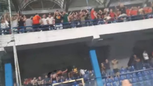 УДАРИЛИ НА БУРЕК СА СИРОМ: Најгенијалнија навијачка прозивка, Црногорци пецнули Босанце (ВИДЕО)