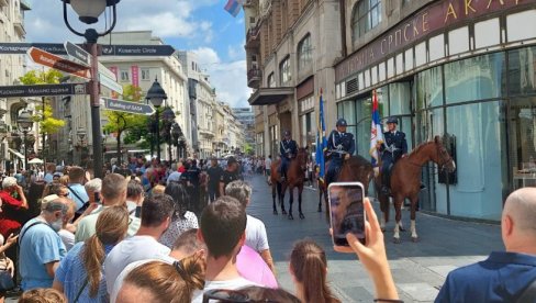 SVEČANI DEFILE U KNEZ MIHAILOVOJ: Obeležavanje dana MUP i policije u Beogradu (VIDEO)