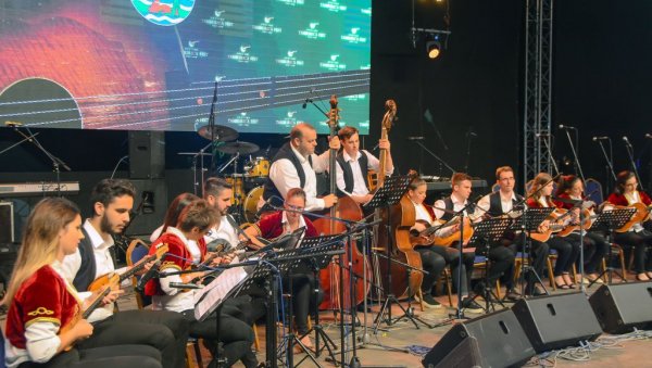 БЕЧКИ ВАЛЦЕР НА МЕСТУ ЗЛОЧИНА: На Тамбурица фесту и оркестар Јохан Штраус из Линца