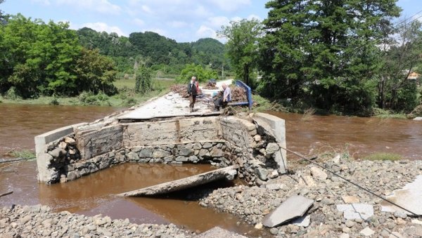 ВЕЛИКА ШТЕТА НАКОН ПОПЛАВА, СРЕЋОМ БЕЗ ЖРТАВА: У Горњем Милановцу поплављено 15 домаћинстава