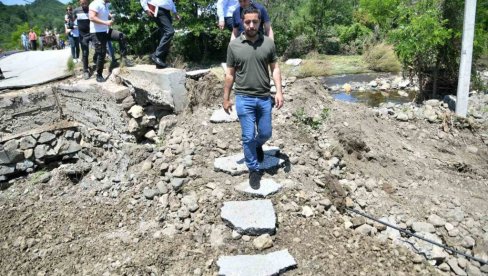 МИНИСТАР МОМИРОВИЋ: Држава ће учинити све да помогне угроженима од поплава