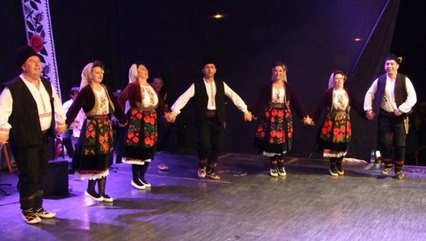 РЕПУБЛИЧKА СМОТРА ФОЛKЛОРА: У Kличевац путује јабуковачка “Флоричика”