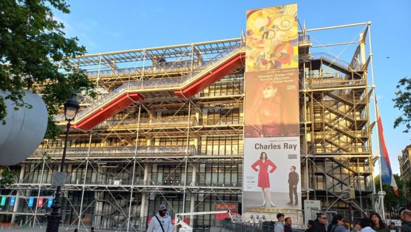 СВЕТ ПО МЕРИ ЉУДСКЕ ПЕРЦЕПЦИЈЕ: Изложба несвакидашњих скулптура америчког уметника Чарлса Реја одушевила посетиоце у париском Бобуру