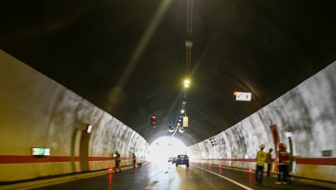 УПОЗОРЕЊЕ ЗА ВОЗАЧЕ: Затворена једна трака у тунелу Бранчић због квара возила
