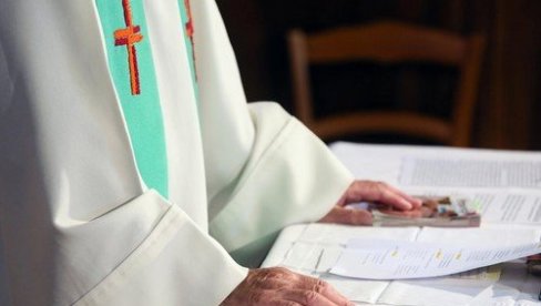 ЈЕЗИВО ОТКРИЋЕ У НЕМАЧКОЈ: Готово 200 католичких свештеника деценијама злостављали децу