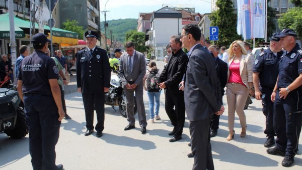 ПРИОРИТЕТ СУЗБИЈАЊЕ НАРКОМАНИЈЕ И НАСИЉА: Прослава Дана полиције за Јабланички округ одржана у Власотинцу