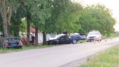 БМВ ГОТОВО СМРСКАН: Саобраћајна несрећа на путу Зрењанин-Вршац, сударила се три возила, има повређених! (ФОТО)