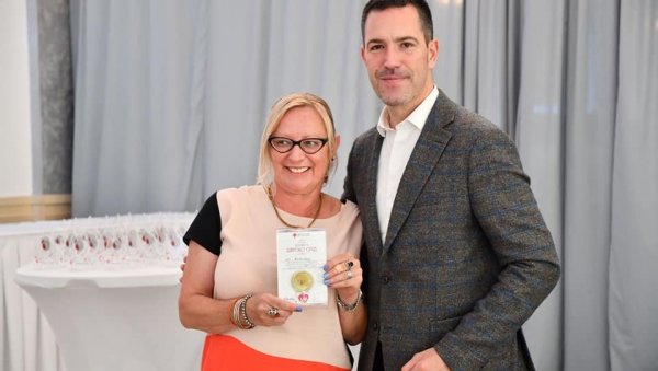 ХУМАНИ РЕКОРДЕРИ ЗА ПОНОС: У Краљеву уручене плакете вишеструким добровољним даваоцима крви