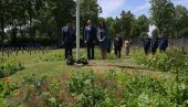 SEĆANJE NA HEROJE: Ministar Stefanović položio venac na Srpsko vojničko groblje u Tijeu