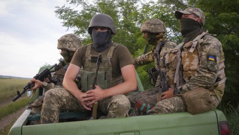 „TAKO SE BORITE ZA NAŠE“: Ukrajinski vojnik se žali na lokalno stanovništvo koje čeka Ruse (VIDEO)