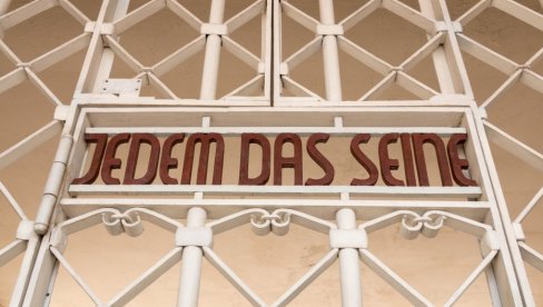 MEMORIJALNI CENTAR BUHENVALD: Nismo zabranili palestinsku maramu, ali ne možete da je nosite