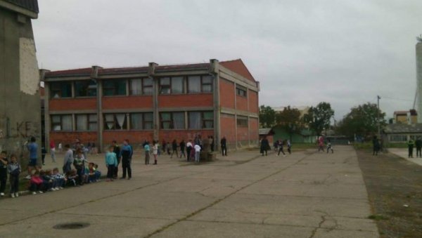 ЂАКЕ ПОКОСИЛА САЛМОНЕЛА: Утврђено шта је узрок стомачних тегоба 76 ученика у Александровцу