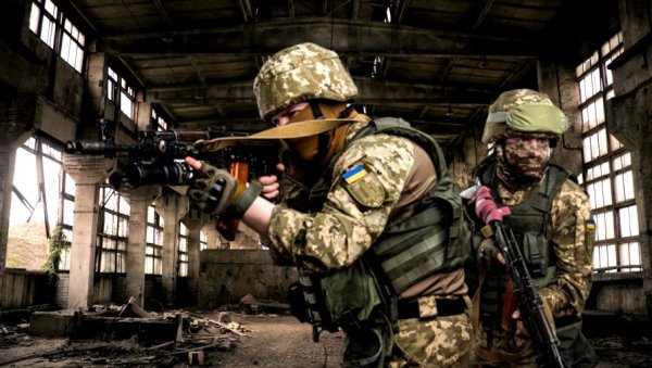РАТ У УКРАЈИНИ: Руси ракетирали војну фабрику у Кијеву; НАТО појачава снаге за брзо деловање (ВИДЕО)