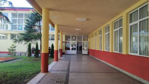 LAŽNE DOJAVE O BOMBAMA U ŠKOLAMA U PARAĆINU: Kontradiverzione jedinice proverile sve školske objekte