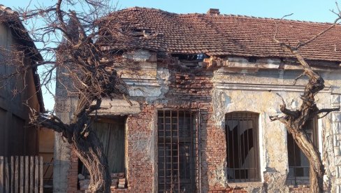 MALA DISOVA KUĆA NAŠA VELIKA BRUKA: Rodni dom čuvenog srpskog pesnika u selu Zablaće kod Čačka propada i preti mu potpuno urušavanje