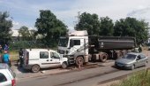 FOTOGRAFIJE I SNIMCI SA MESTA NESREĆE: Vozač kombija poginuo u sudaru kod Smedereva (FOTO/VIDEO)