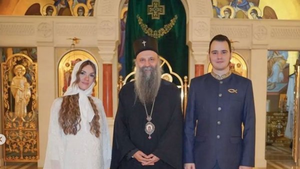 ПАТРИЈАРХ ПОРФИРИЈЕ ВЕНЧАО МЛАДЕНЦЕ: Алекса Балашевић стао на луди камен са Николином у Храму Светог Саве