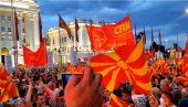 НОВИ ПРОТЕСТ У СКОПЉУ: Демонстранти гађали зграду владе
