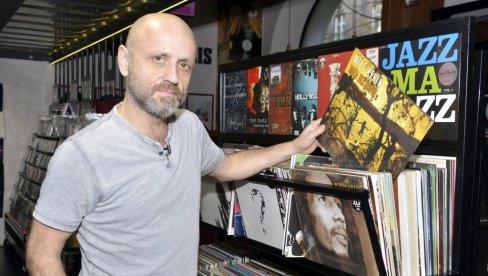 УХАПШЕН МИЛЕ КЕКИН: Сумња се на злоупотребу положаја и прање новца