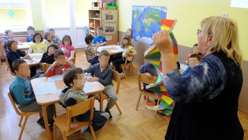 ЕНГЛЕСКИ ДВА ПУТА НЕДЕЉНО: У државним обдаништима почела бесплатна настава страног језика за предшколце