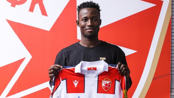 ЗВЕЗДА ПРЕДСТАВИЛА ДРУГО ПОЈАЧАЊЕ! Букари задужио црвено-бели дрес: Желим да навијачи уживају у мојим играма (ФОТО)