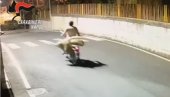У ИТАЛИЈИ УХАПШЕН РУМУН: Објављен снимак - Убио сународника, ставио тело у пластичне кесе, па одвезао скутером (ВИДЕО)