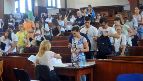 BRUCOŠE ČEKAJU 9683 MESTA NA BUDŽETU: Danas počinje prijavljivanje kandidata na fakultete Univerziteta u Beogradu
