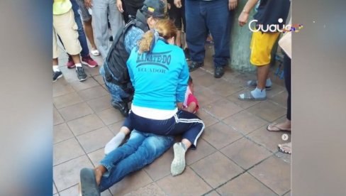 МУШКАРАЦ ТУКАО ЖЕНУ НА УЛИЦИ: Инцидент у Еквадору прекинула директорка ММА академије и онеспособила насилника (ВИДЕО)