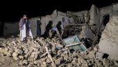 БРОЈ ЖРТАВА ЗЕМЉОТРЕСА У АВГАНИСТАНУ ПРЕМАШИО 2.200: Уништено 6.700 кућа - Спасиоци и даље извлаче тела из рушевина