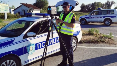 DVA VOZAČA ZADRŽANA NA TREŽNJENJU: Policija za dan otkrila i sankcionisala 309 saobraćajnih prekršaja