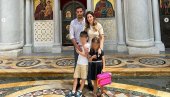 NA OPLENCU: Tomislav Momirović ds porodicom obišao Crkvu Svetog Đorđa