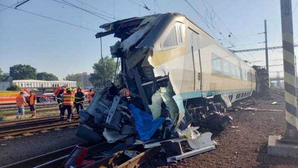 ТЕЖАК УДЕС У ЧЕШКОЈ: Судар брзог воза и локомотиве, једна особа погинула
