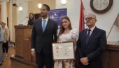 SRBIJA NEGUJE SVOJ POTENCIJAL: Vanja Udovičić uručio ugovore o stipendiranju najboljim studentima