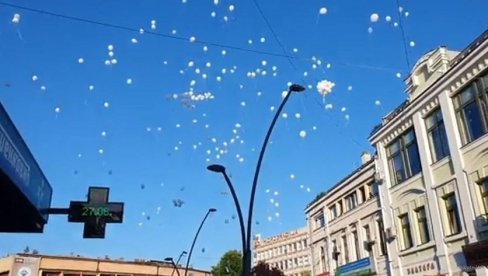 BELI BALONI ZA OGNJENA, NIKOLU, IVANA I LUKU: Beograd i Čačak se opraštaju od mladića tragično stradalih u saobraćajnoj nesreći