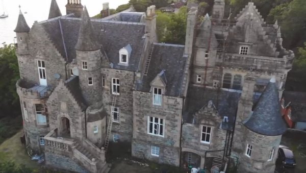 ЗБОГ ДУГА ОД 230 ФУНТИ: Шкотски замак продаје се за 1,25 милиона фунти (ВИДЕО)