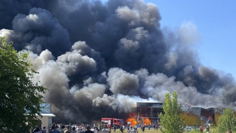 RASTE BROJ ŽRTAVA U KREMENČUKU: Vojnici i vatrogasci tragaju za preživelima u ruševinama tržnog centra